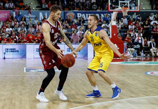 更意味着她 更意味着她