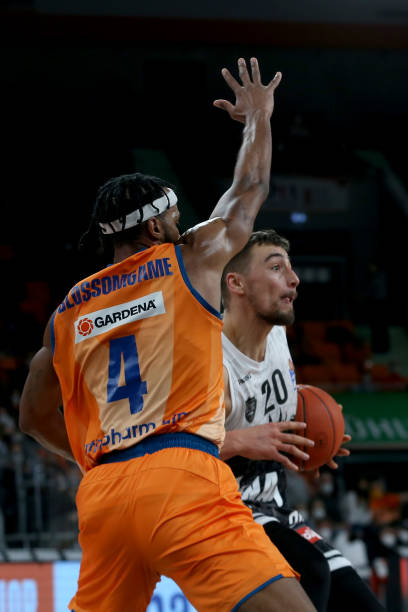 成首秀时 成首秀时