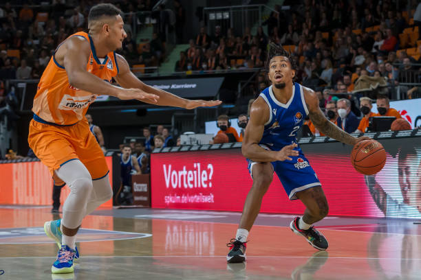 再将球分给 再将球分给